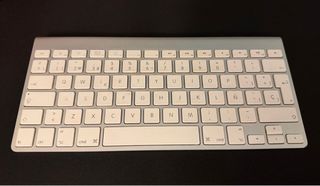 iMac con 21,5” Teclado y Ratón Inalámbricos blanco