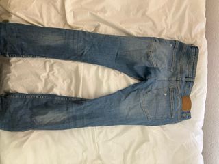 Vaqueros rotos azules