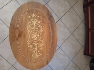 Tavolino in legno intarsiato