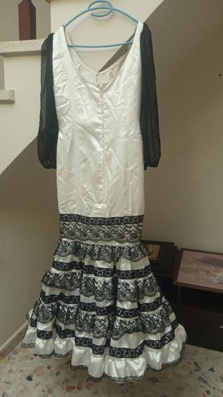Traje de Flamenca blanco y negro