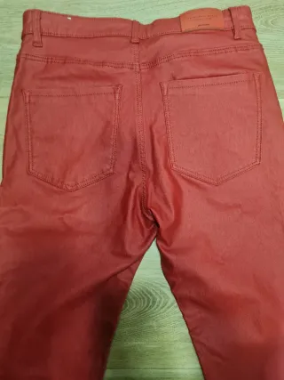 Pantalón Stradivarius Rojo Talla 40