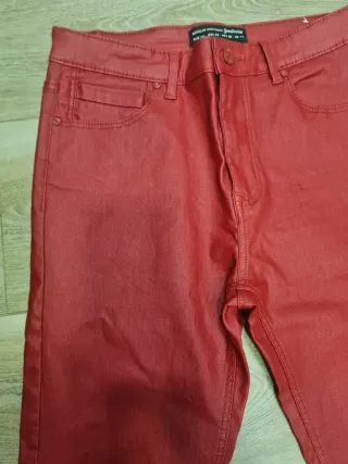 Pantalón Stradivarius Rojo Talla 40