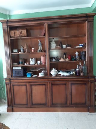 Librería de madera estilo clásico