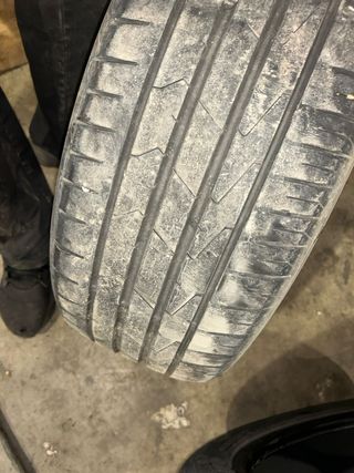 Neumático Hankook 215/50/17