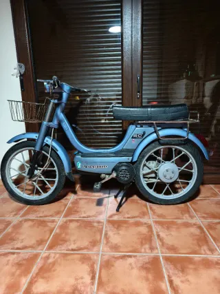 Vespino ciclomotor azul