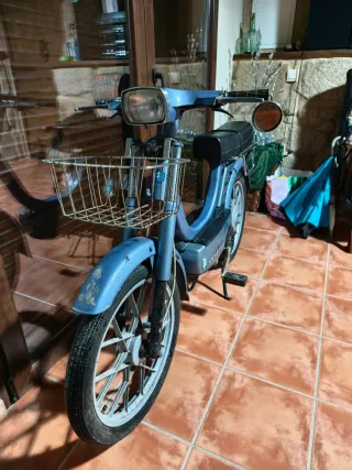 Vespino ciclomotor azul