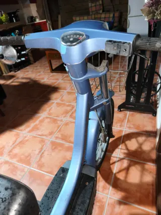 Vespino ciclomotor azul