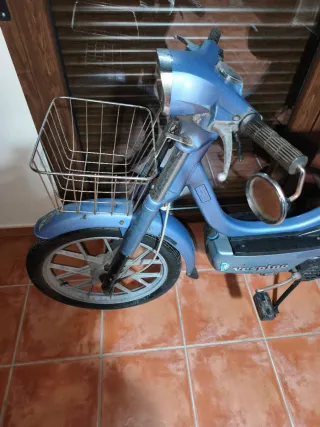 Vespino ciclomotor azul