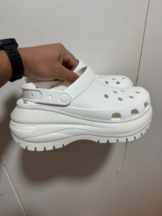 Zuecos Crocs blancos plataforma