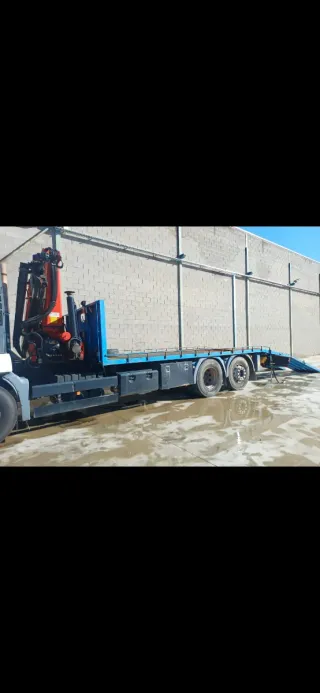 Venta de camion pluma y portamaquinaria