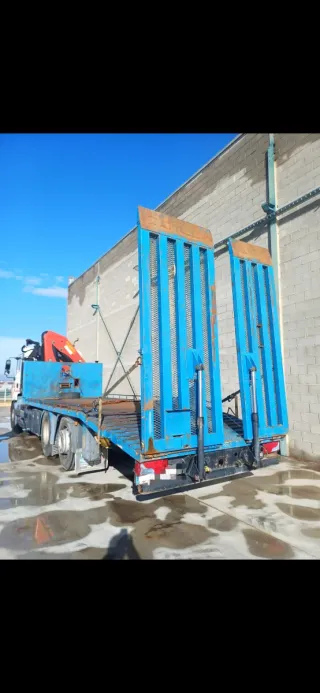 Venta de camion pluma y portamaquinaria