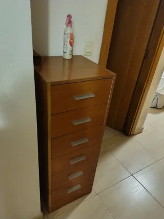 Cómoda auxiliar de madera