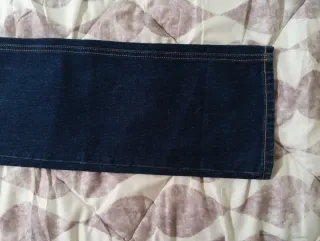 Pantalones vaqueros de Stradivarius modelo D98