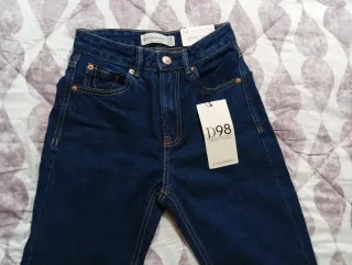 Pantalones vaqueros de Stradivarius modelo D98