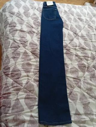 Pantalones vaqueros de Stradivarius modelo D98