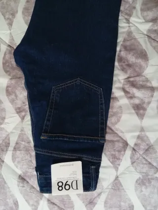 Pantalones vaqueros de Stradivarius modelo D98