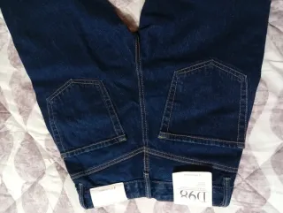 Pantalones vaqueros de Stradivarius modelo D98