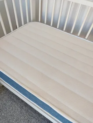 Cuna Ikea con colchón