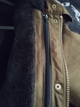 Chaqueta con forro de pelo de borreguito.