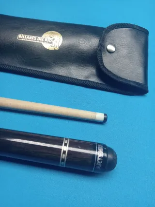 Artemis Taco de Billar y Funda Negra