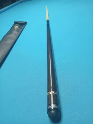 Artemis Taco de Billar y Funda Negra