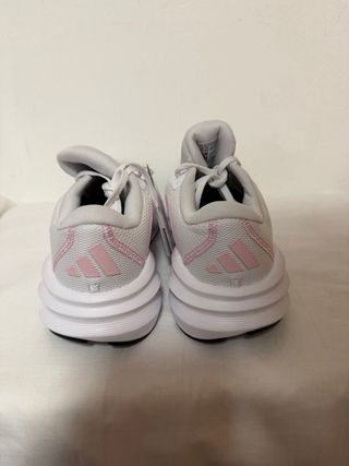 Zapatillas Adidas Blancas y Rosas