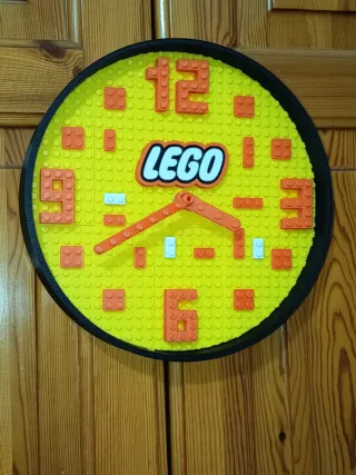 Orologio da parete stile LEGO