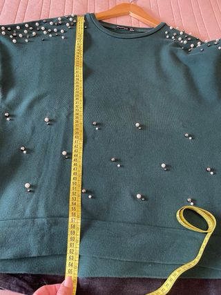 Sudadera verde con perlas