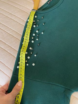 Sudadera verde con perlas
