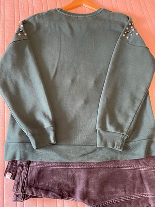 Sudadera verde con perlas