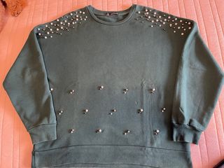 Sudadera verde con perlas