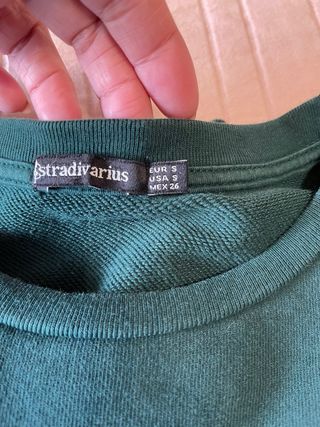 Sudadera verde con perlas