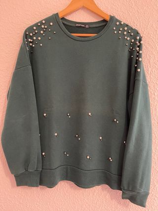 Sudadera verde con perlas