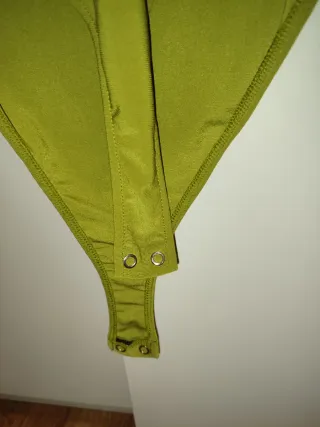 Body Pull&Bear verde oliva M