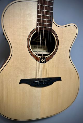 Guitarra LAG T70ACE-NAT (nueva) + funda