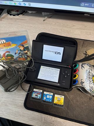 Nintendo DS Lite Negra + 4 Juegos / Esthela