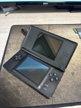 Nintendo DS Lite Negra + 4 Juegos / Esthela
