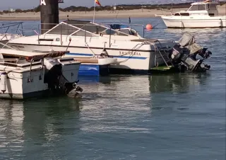 Lancha 7m c/ Motor Averiado y GPS Lowrance 9