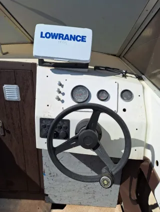 Lancha 7m c/ Motor Averiado y GPS Lowrance 9