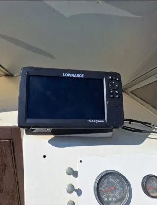 Lancha 7m c/ Motor Averiado y GPS Lowrance 9