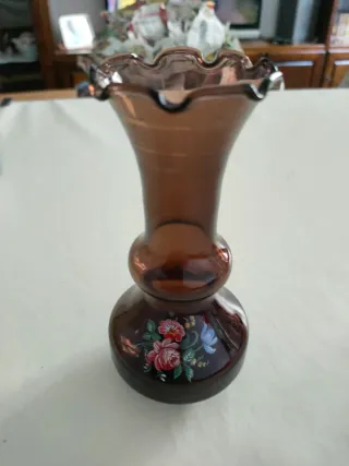 Vaso piccolo in vetro marrone