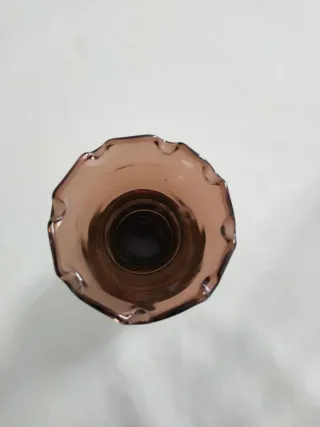 Vaso piccolo in vetro marrone