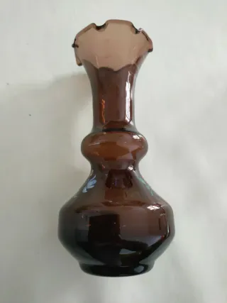 Vaso piccolo in vetro marrone