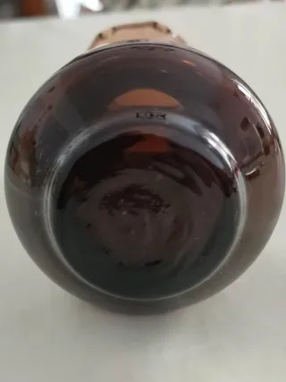 Vaso piccolo in vetro marrone