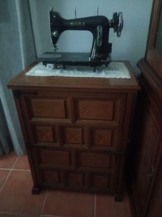Máquina de coser Sigma antigua (incluye mesa)