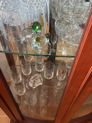 Vitrina de madera y cristal