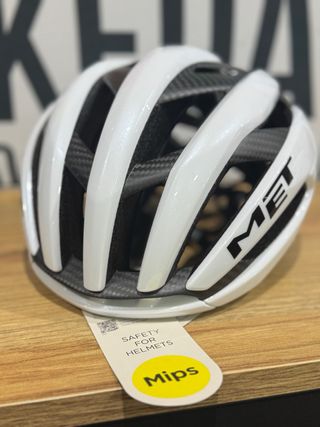 Capacete MET Trenta Carbon Novo Modelo Tamanho M