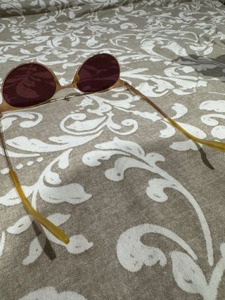 Gafas de sol Carrera doradas y rojas