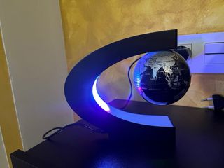 Lámpara Globo Levitante LED