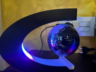 Lámpara Globo Levitante LED